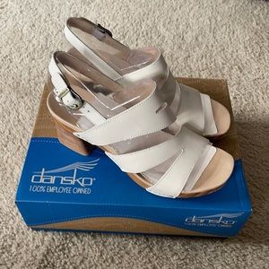 BNIB Dansko Ashlee Ivory Leather Sandal Sz 40